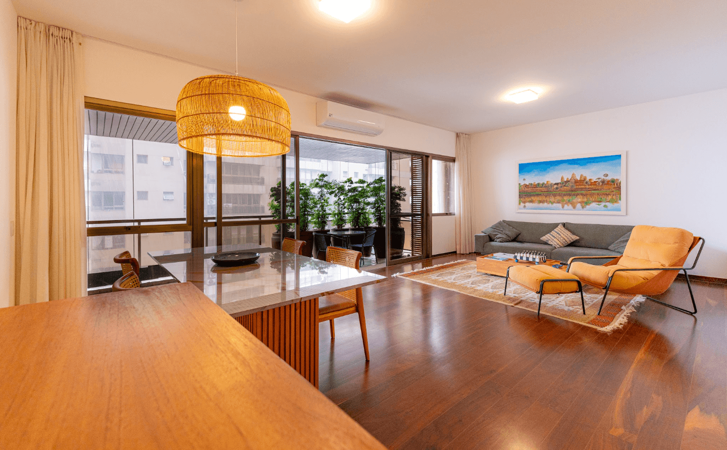 Apartamento reformado em andar alto com brisa constante do mar em São Conrado