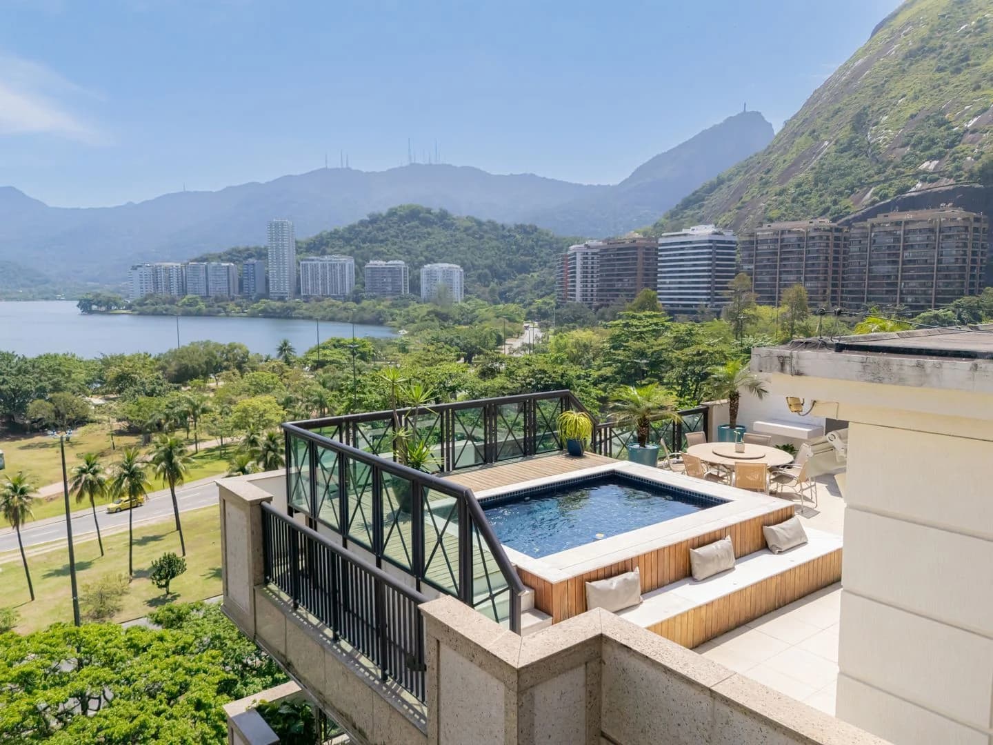 Attico raro alla Lagoa: vista, privacy e assoluta raffinatezza